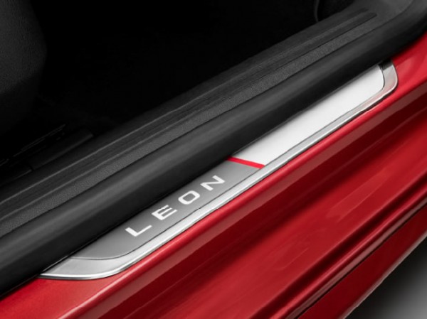 Estriberas de acero inoxidable ORIGINAL SEAT León 5F0071691H