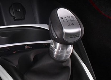 Pomo palanca de cambios aluminio 5 marchas (5V) cuero negro ORIGINAL SEAT Ibiza (5P) 6J0064230C