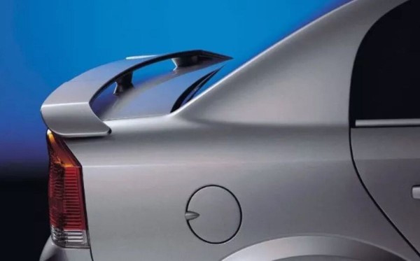 Spoiler sobre el maletero OPC ORIGINAL OPEL VECTRA 93199104